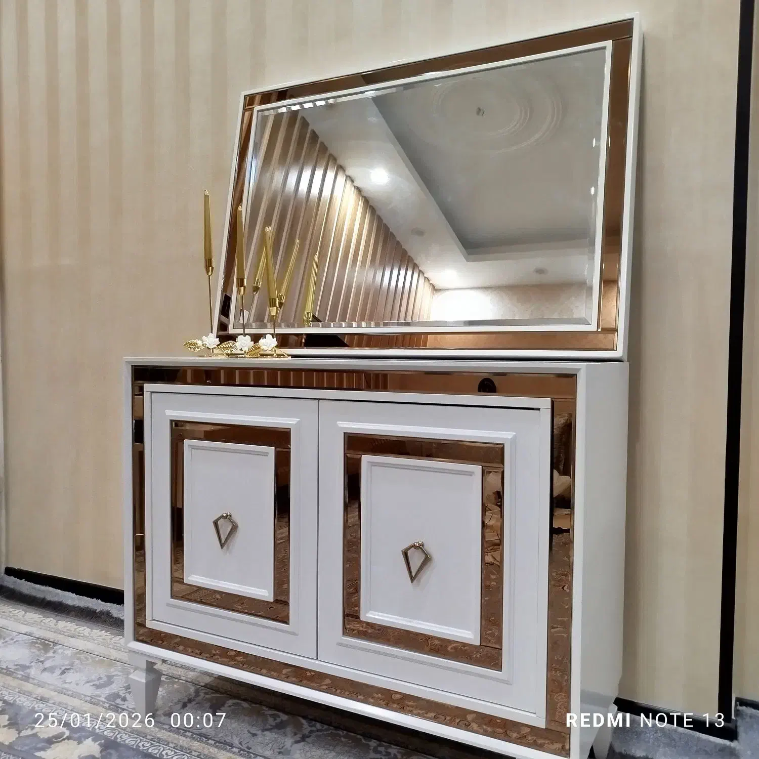 میز کنسول آیینه کاری شده|بوفه، ویترین، کنسول|قم, انسجام|دیوار