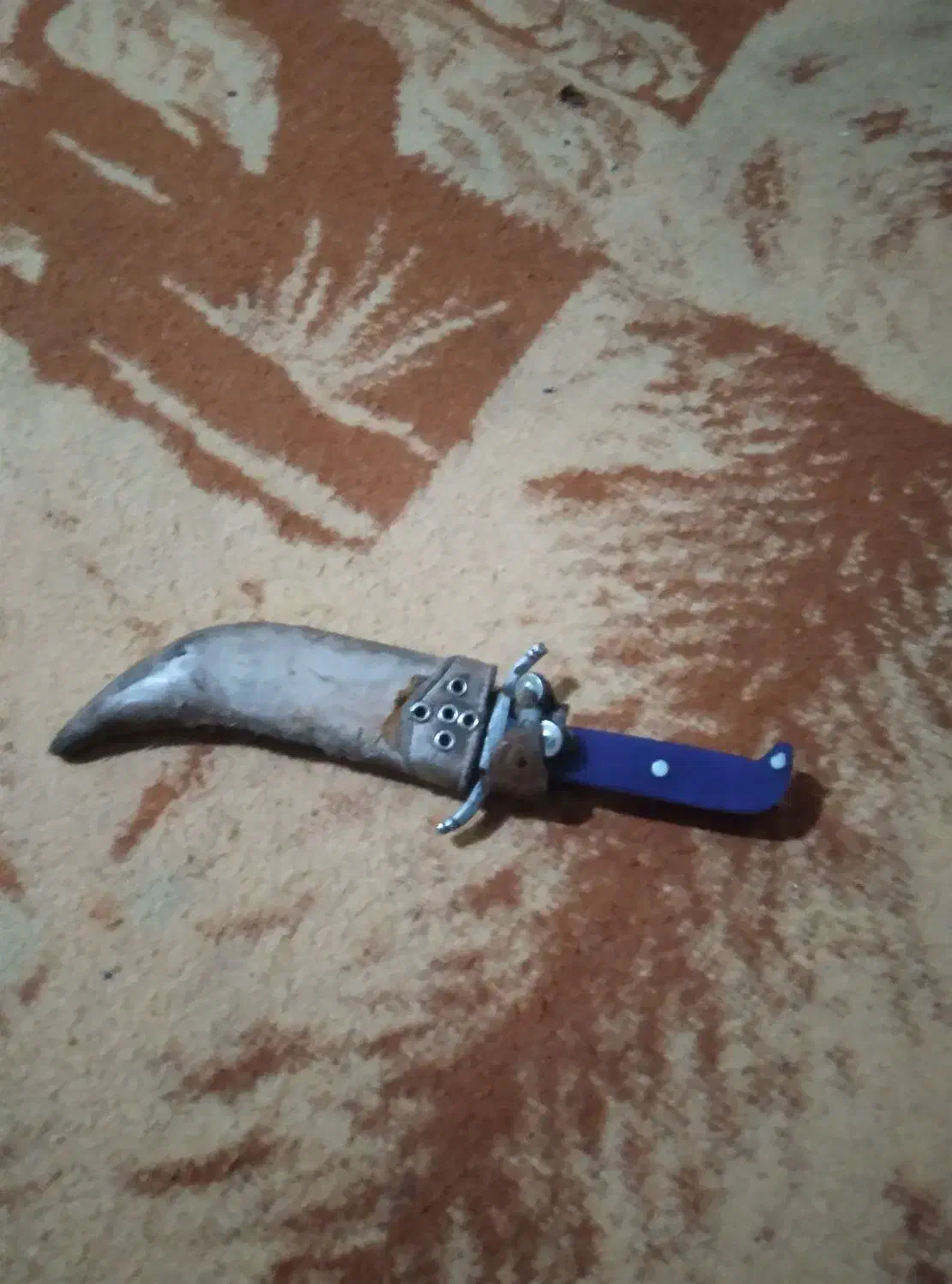 چاقو خیلی قدیمی|کلکسیون اشیاء عتیقه|طاغنکوه, |دیوار