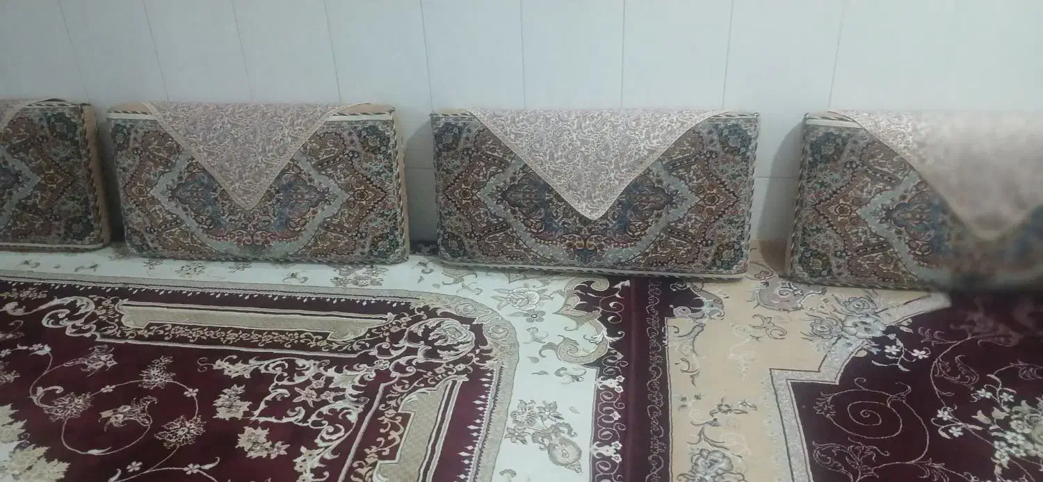 پشتی فرش تلویزیون و میزتلویزیون|فرش|قم, قلعه کامکار|دیوار