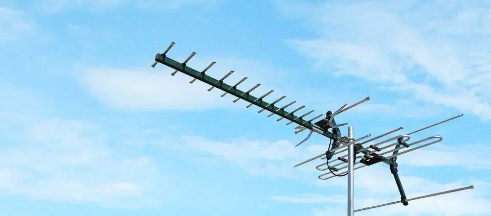 نصاب و نصب آنتن تلوزیون و گیرنده دیجیتال و برقکار|خدمات پیشه و مهارت|شاهینشهر, فردوسی|دیوار