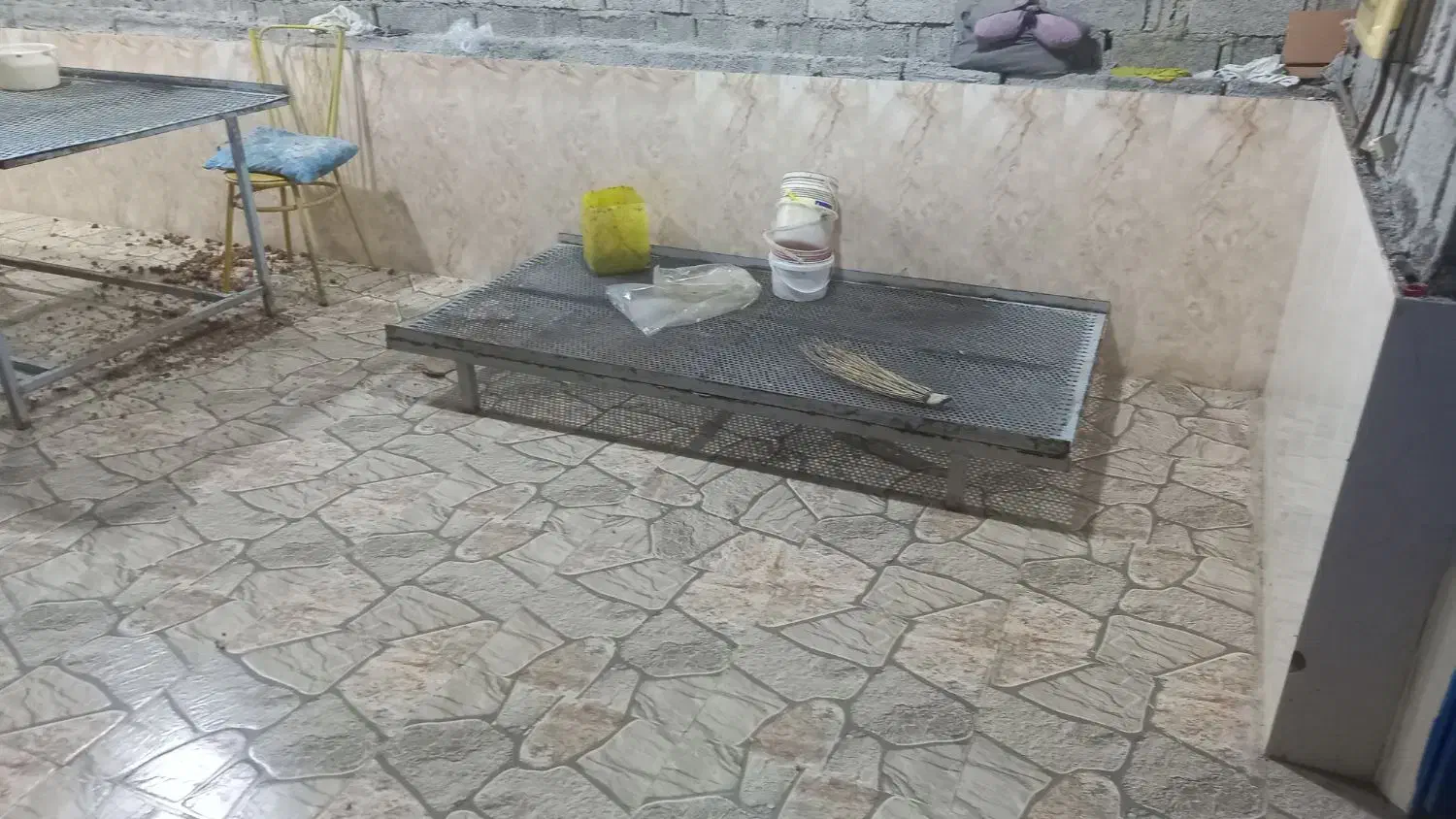 پاک کردن خرما در انبار برای شما فقط کباب دردالکی|خدمات نظافت|برازجان, |دیوار