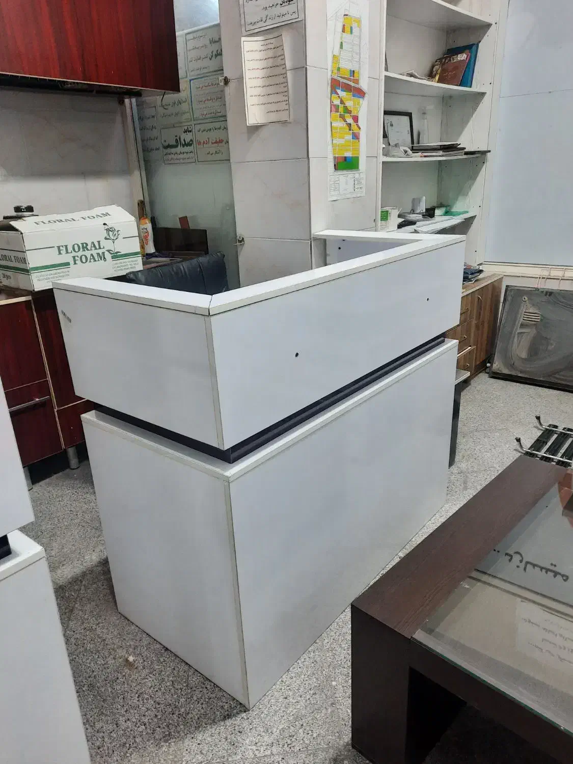 میز پیشخوان اداری|میز تحریر و کامپیوتر|اندیشه, اندیشه فاز ۴|دیوار