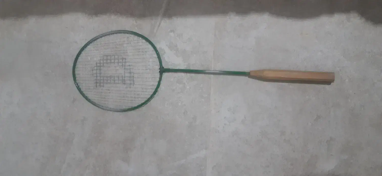 ۶ عدد بدمینتون ساده فقط یک و نیم|ورزش‌های توپی|رودهن, |دیوار