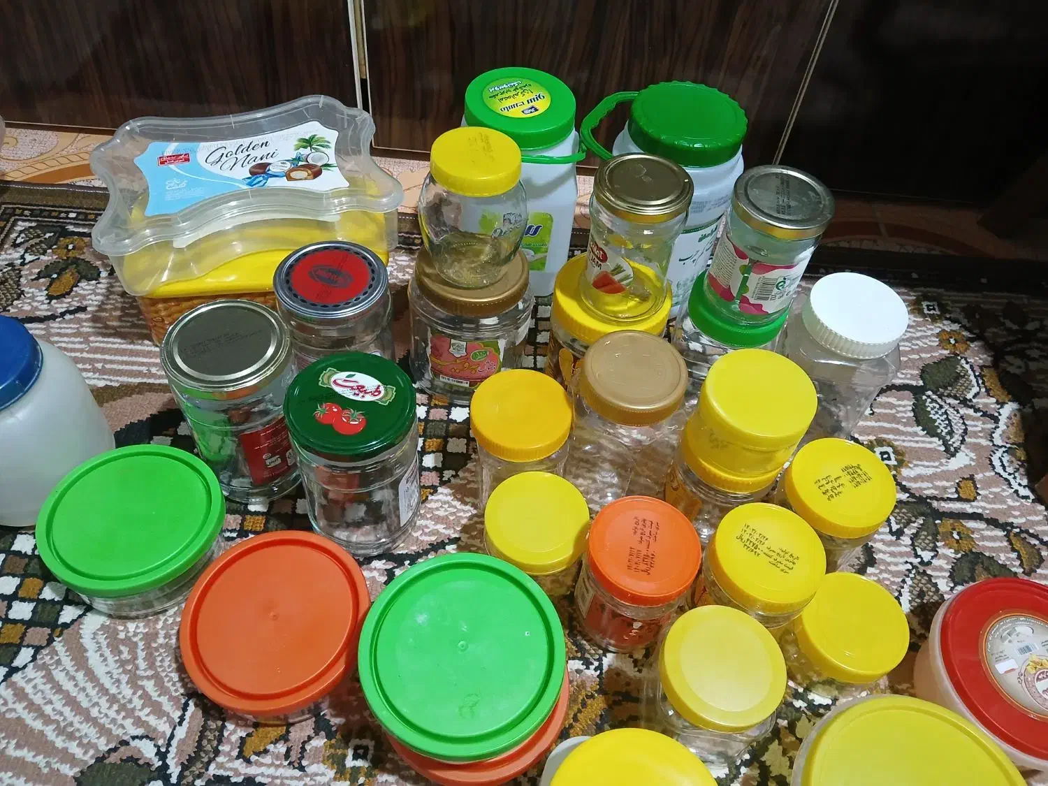 ظرفهای پلاستیکی|ظروف نگهدارنده، پلاستیکی، یک‌بارمصرف|سنگر, |دیوار