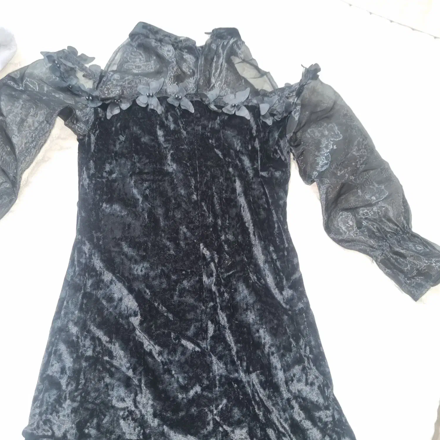 لباس مجلسی جنس مخمل|لباس|رباط‌کریم, رباط‌کریم|دیوار