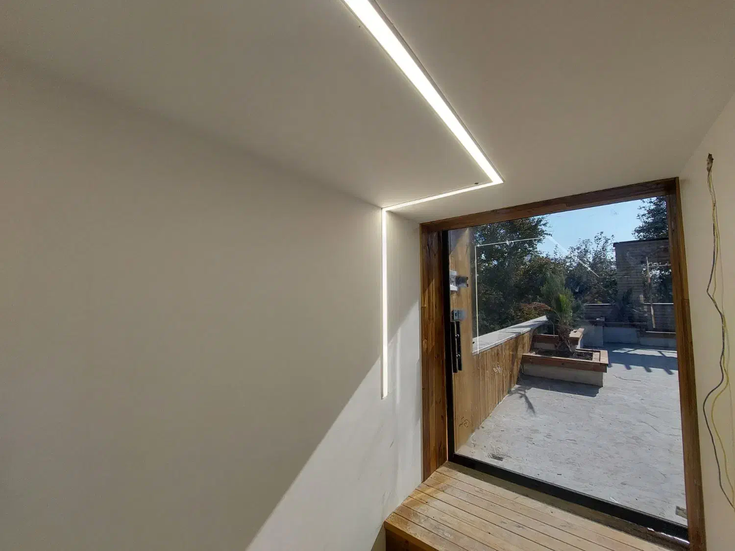 فروش و عرضه انواع لاین نوری|لامپ و چراغ|اصفهان, درب کوشک|دیوار