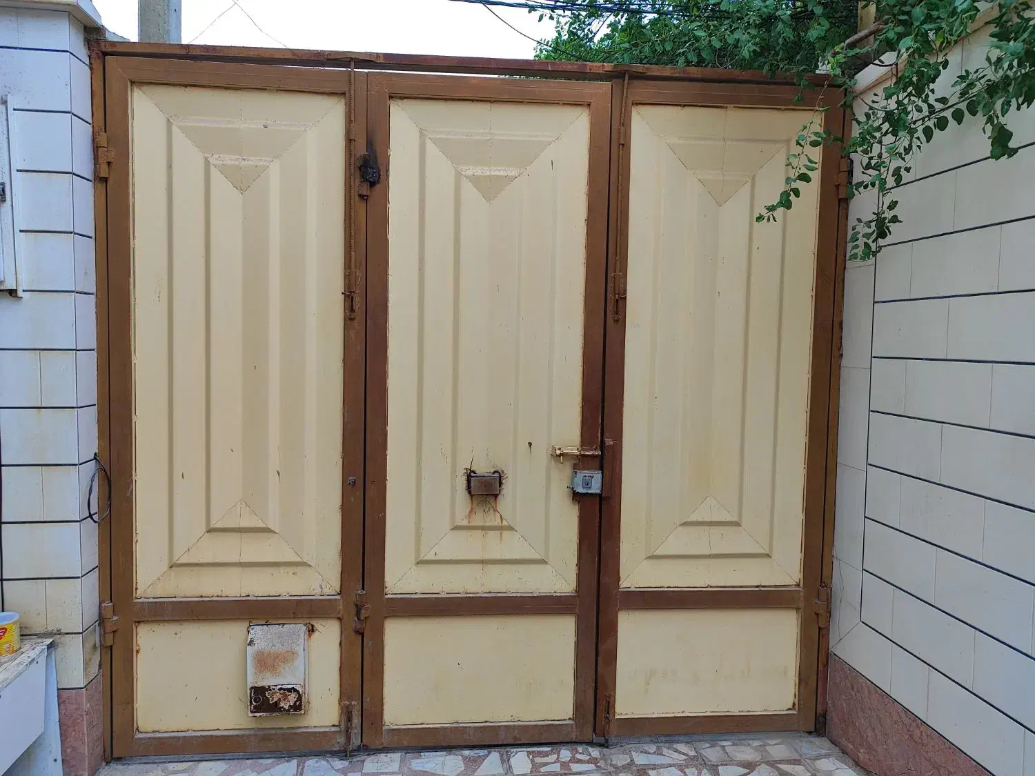 درب حیاط|مصالح و تجهیزات ساختمان|اهرم, |دیوار