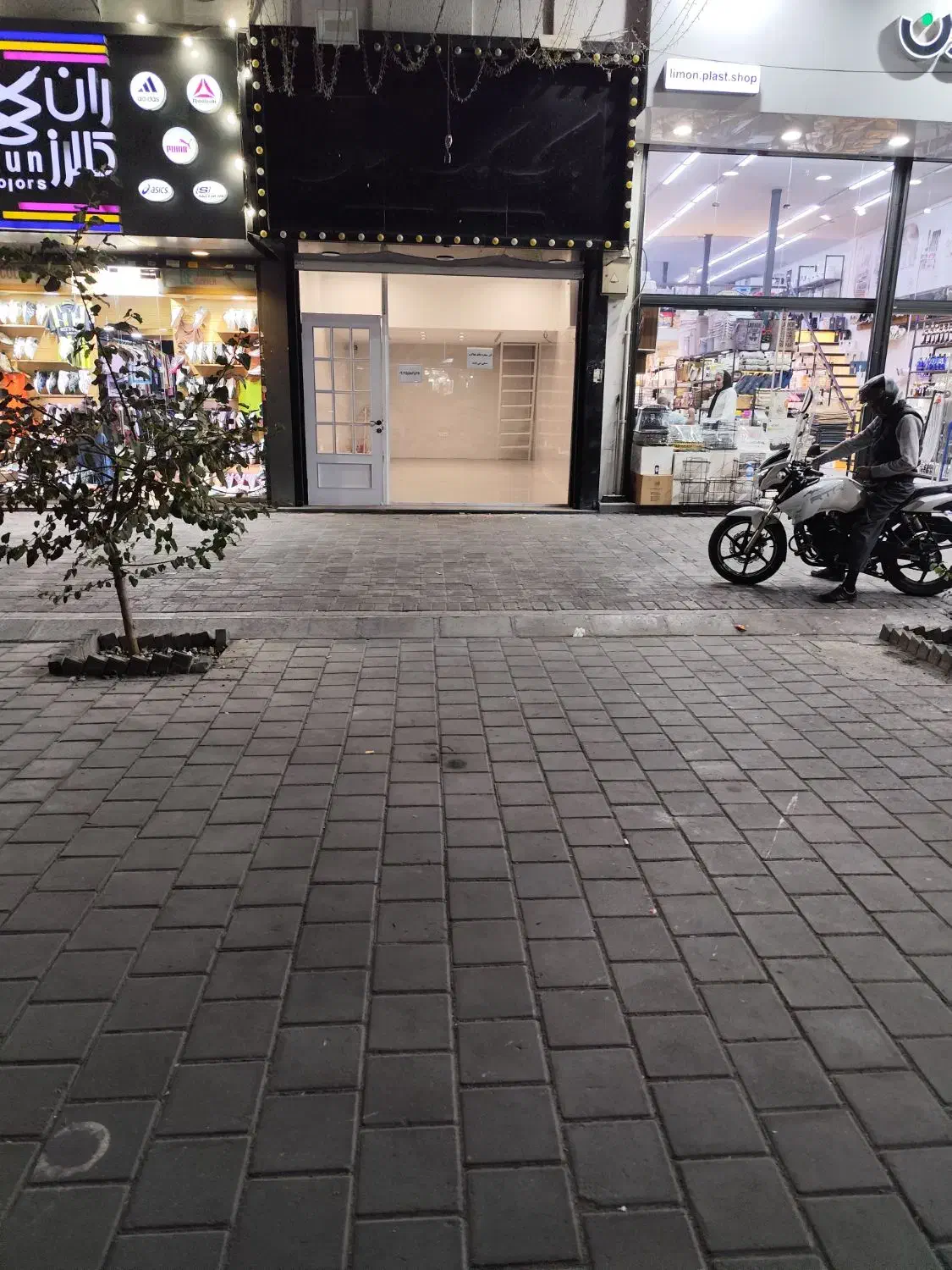 ۵۰ متر تجاری بر اصلی فلکه دوم تهرانپارس|اجارهٔ مغازه و غرفه|تهران, تهرانپارس غربی|دیوار