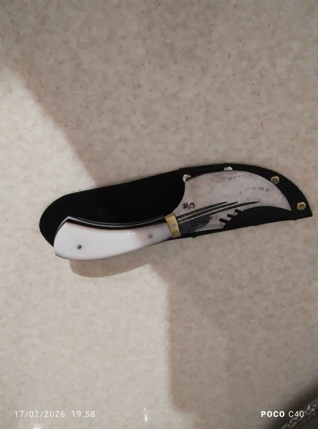 چاقو|کلکسیون اشیاء عتیقه|گلبهار, شهر جدید گلبهار|دیوار