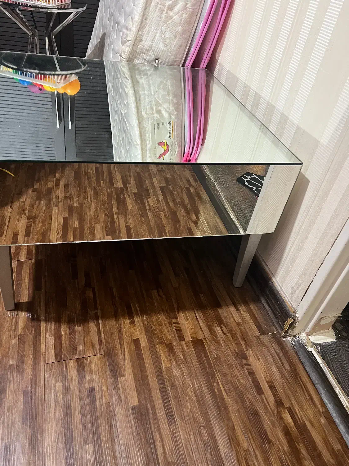 میز انتیک|کلکسیون اشیاء عتیقه|رشت, استادسرا|دیوار