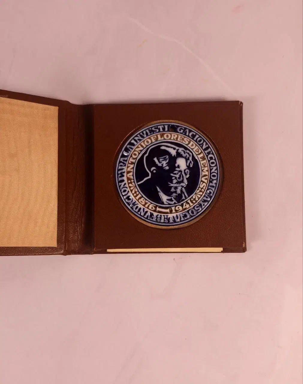 مدال پژوهش اقتصادی مکزیک|کلکسیون سکه، تمبر، اسکناس|تهران, امام زاده عبدالله|دیوار