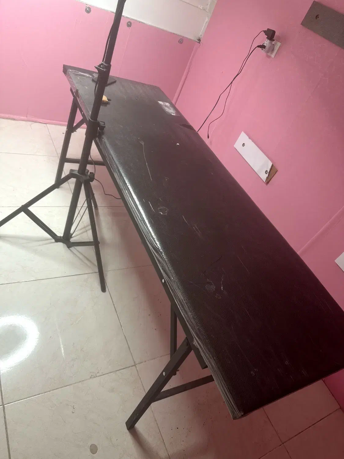 تخت و صندلی آرایشگاه|آرایشگاه و سالن‌های زیبایی|مرودشت, فاز دوم شهرک فرهنگیان|دیوار