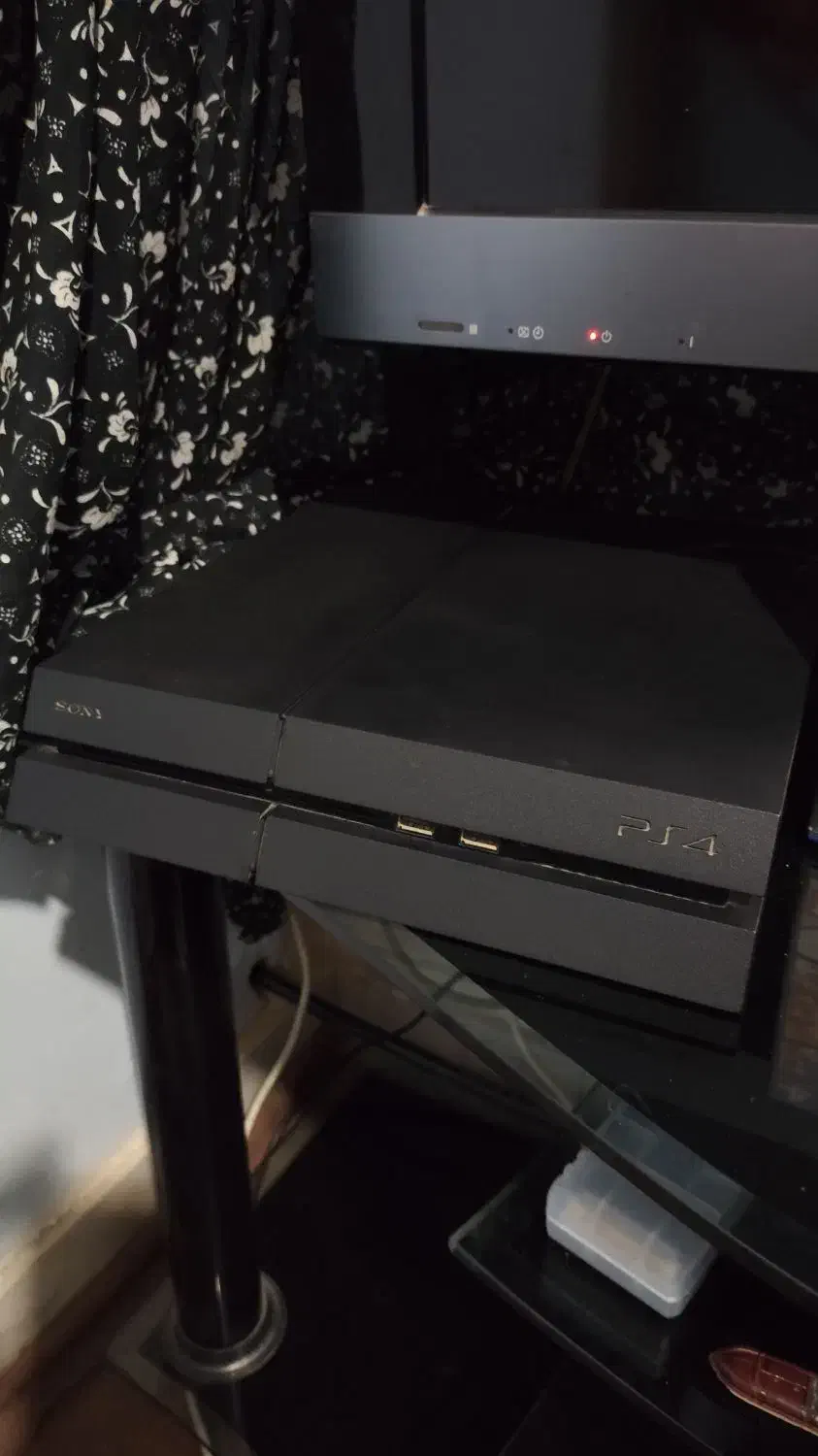 ps4 فت سه دسته همراه با پایه شارژ و سه بازی|کنسول، بازی ویدئویی و آنلاین|ورامین, خیر آباد|دیوار