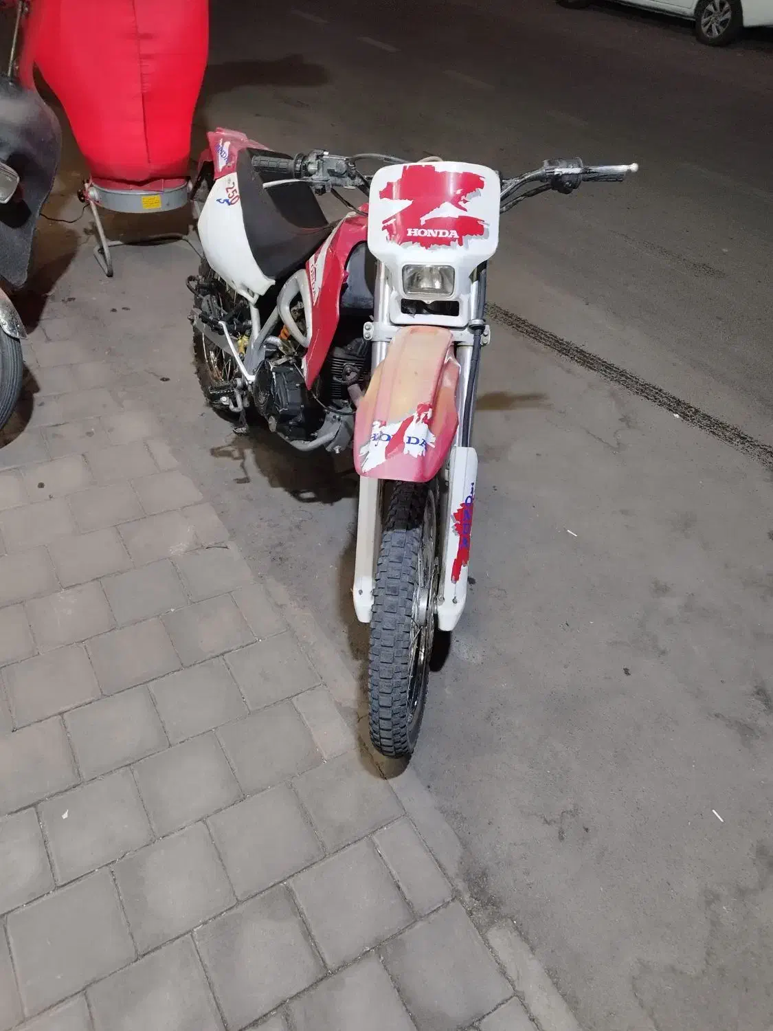 موتور سیکلت|موتورسیکلت|کاشان, کارگر|دیوار