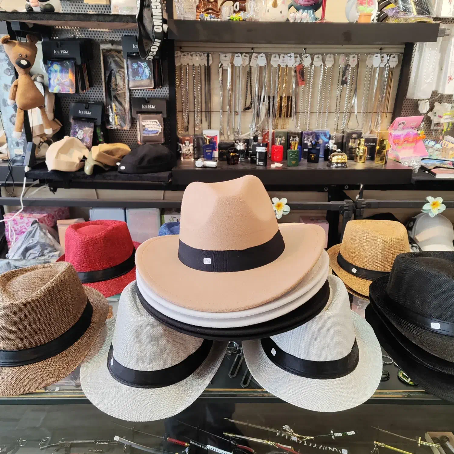 کلاه شاپو و فدورا|لباس|کرج, دهقان ویلا|دیوار