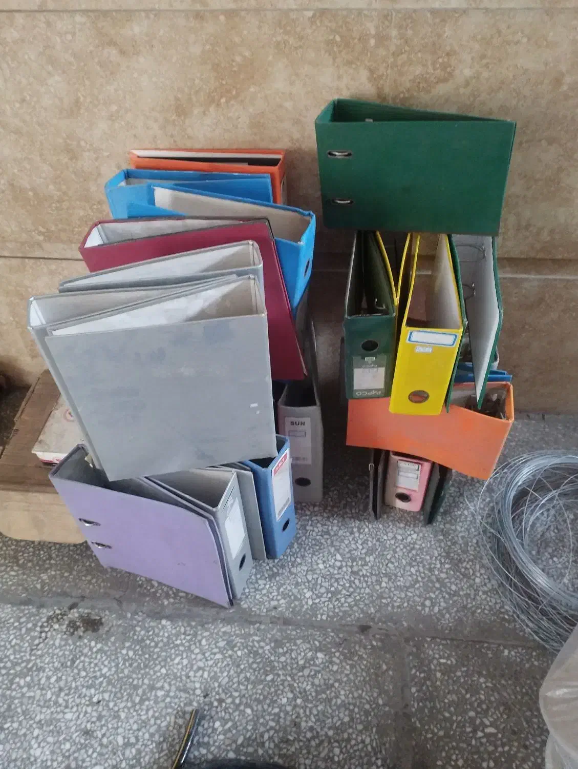 زونکن|لوازم التحریر|رشت, پستک|دیوار