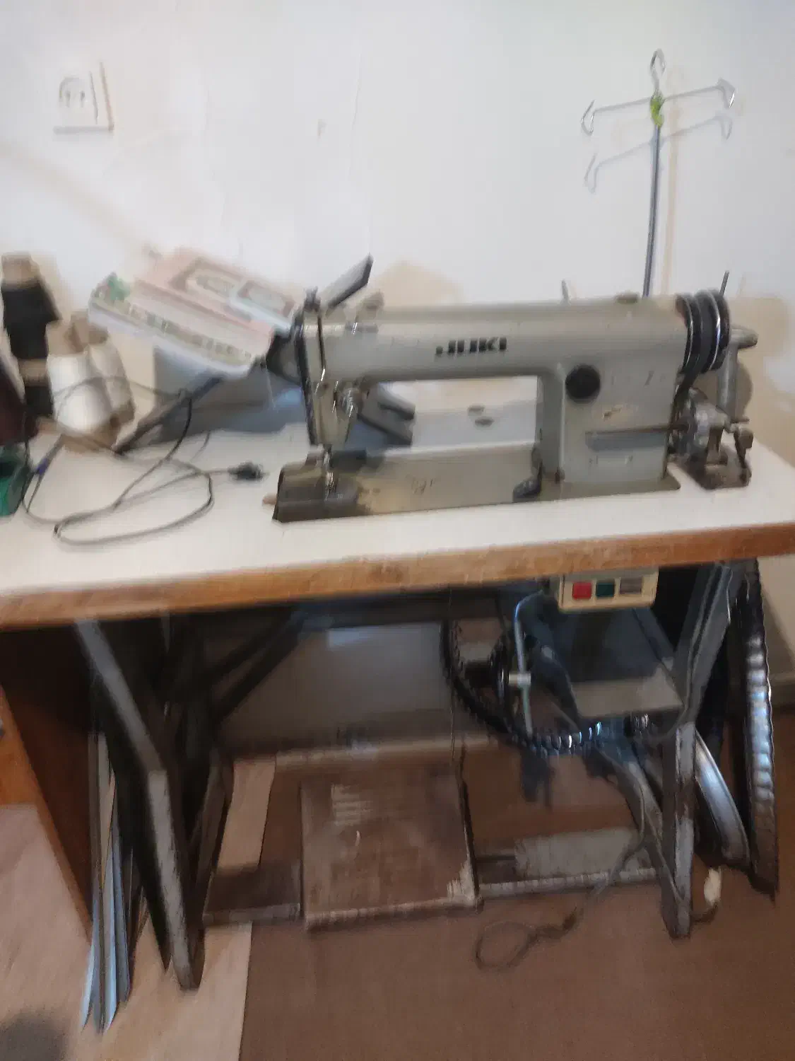 چرخ خیاطی|چرخ خیاطی و ریسندگی|بومهن, |دیوار