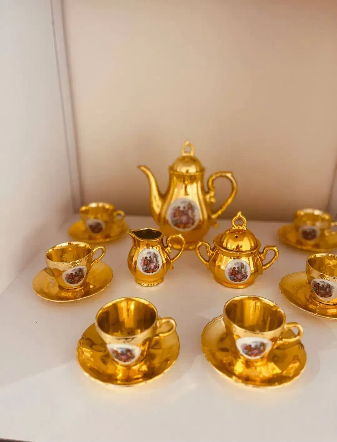 قهوه خوری دنسی طلایی قدیمی|کلکسیون اشیاء عتیقه|رودهن, |دیوار