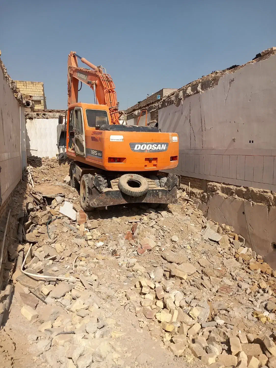 تخریب ساختمان|خدمات پیشه و مهارت|نجف‌آباد, حومه نجف آباد|دیوار