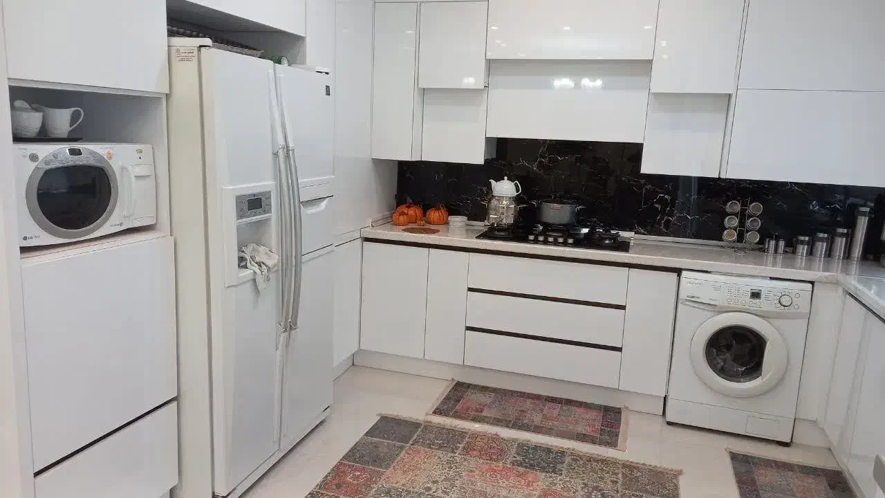 شهرزیبا بلوار تعاون 83متر/فول امکانات/روبه نما/رهن