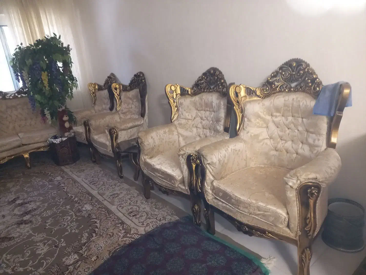 مبل ۷ نفره سلطنتی دست دوم سالم|مبلمان خانگی و میز عسلی|اصفهان, شهرک قدس|دیوار