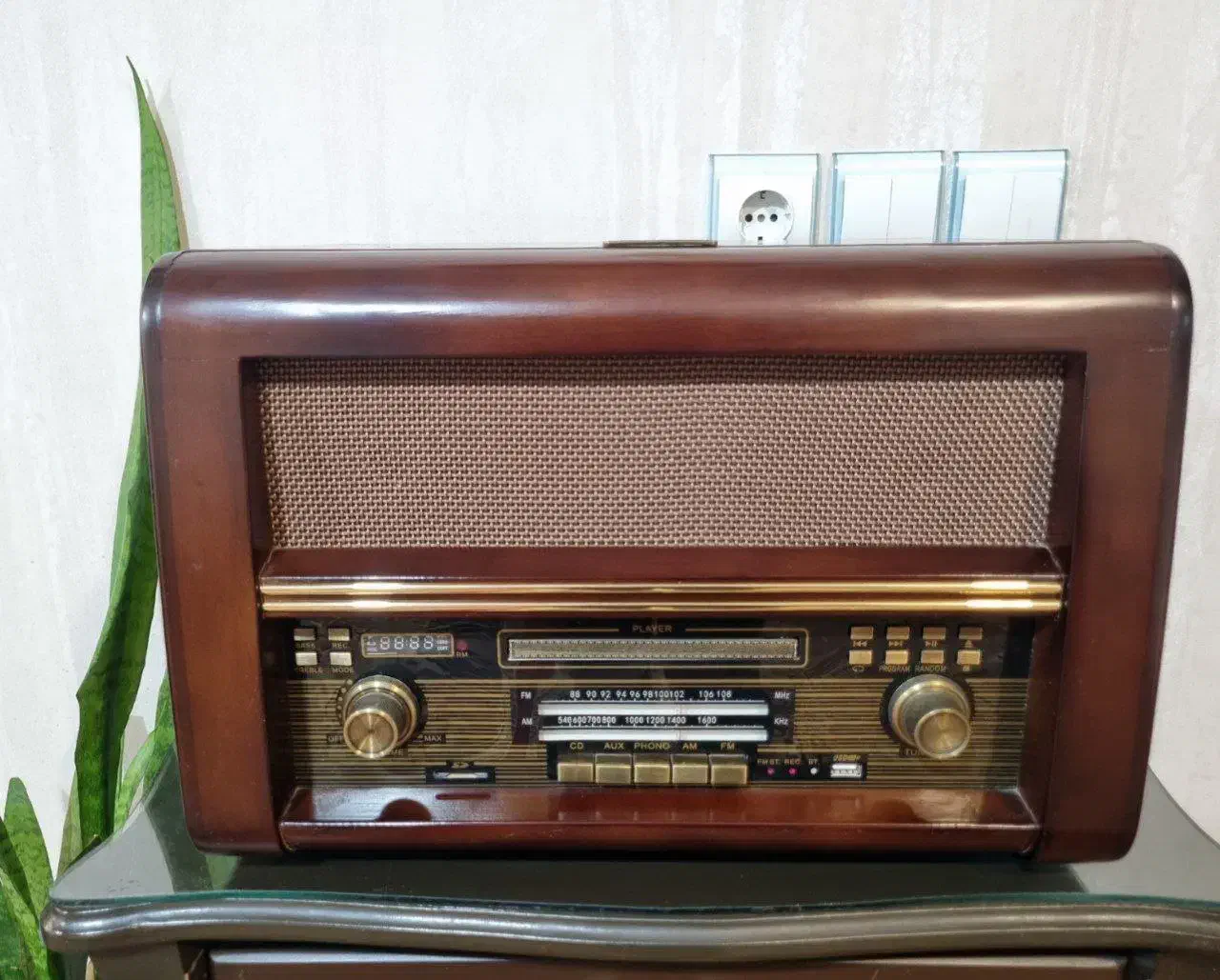 فروش یک عدد رادیوگرام چوبی کلاسیک walter با میز|سیستم صوتی خانگی|سقز, |دیوار