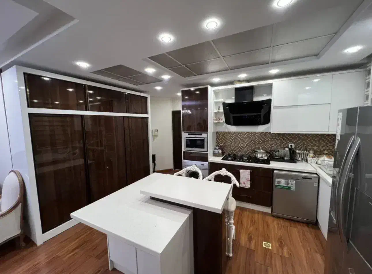 ۹۲ متر / دو خواب / سالن پرده خور / بازسازی شده|فروش آپارتمان|تهران, بهاران|دیوار