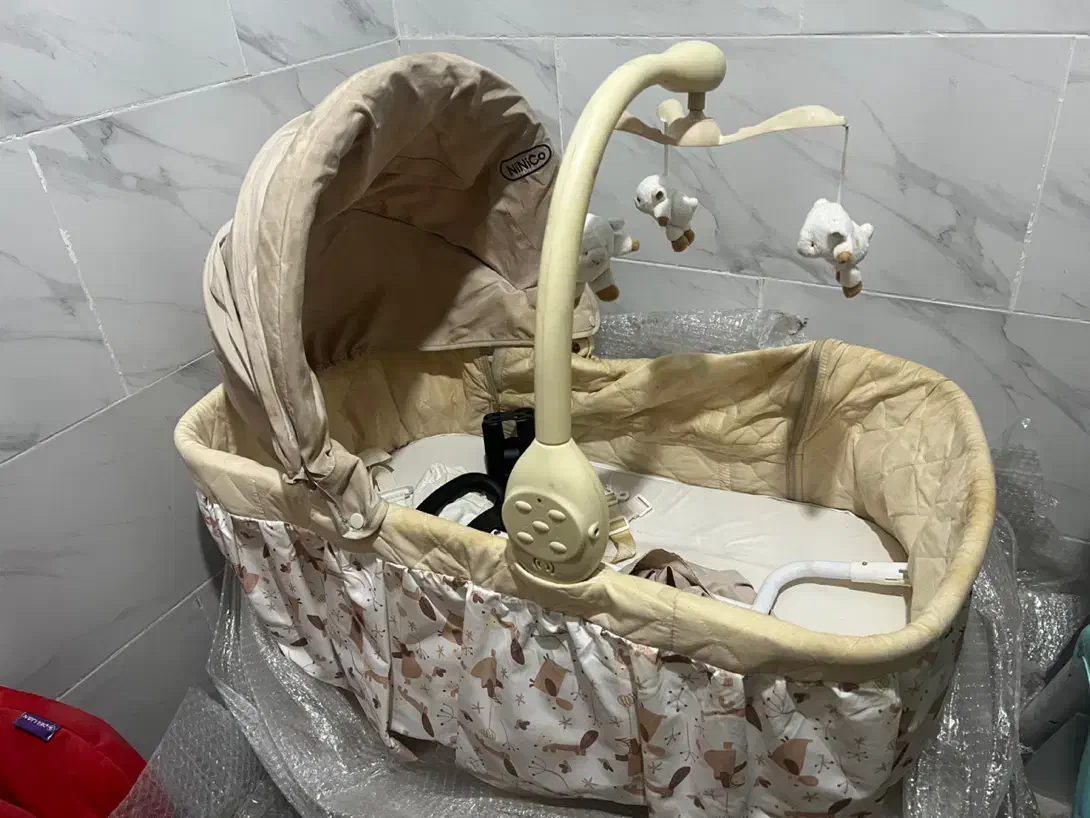 تخت نوزاد|کالسکه و لوازم جانبی|تهران, ورزشگاه آزادی|دیوار