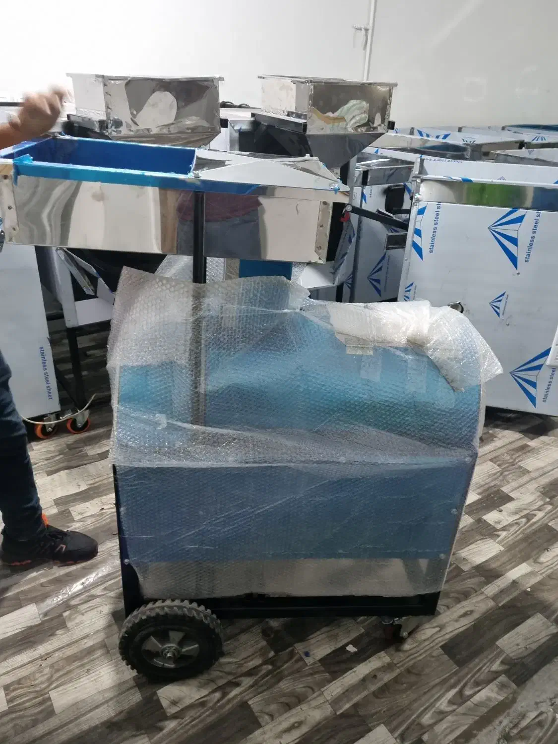 رب گیر گوجه eltn دستگاه گوجه / آب گوجه صاف کن|آبمیوه‌گیر و آب‌مرکبات‌گیر|تهران, تهرانسر شمالی|دیوار