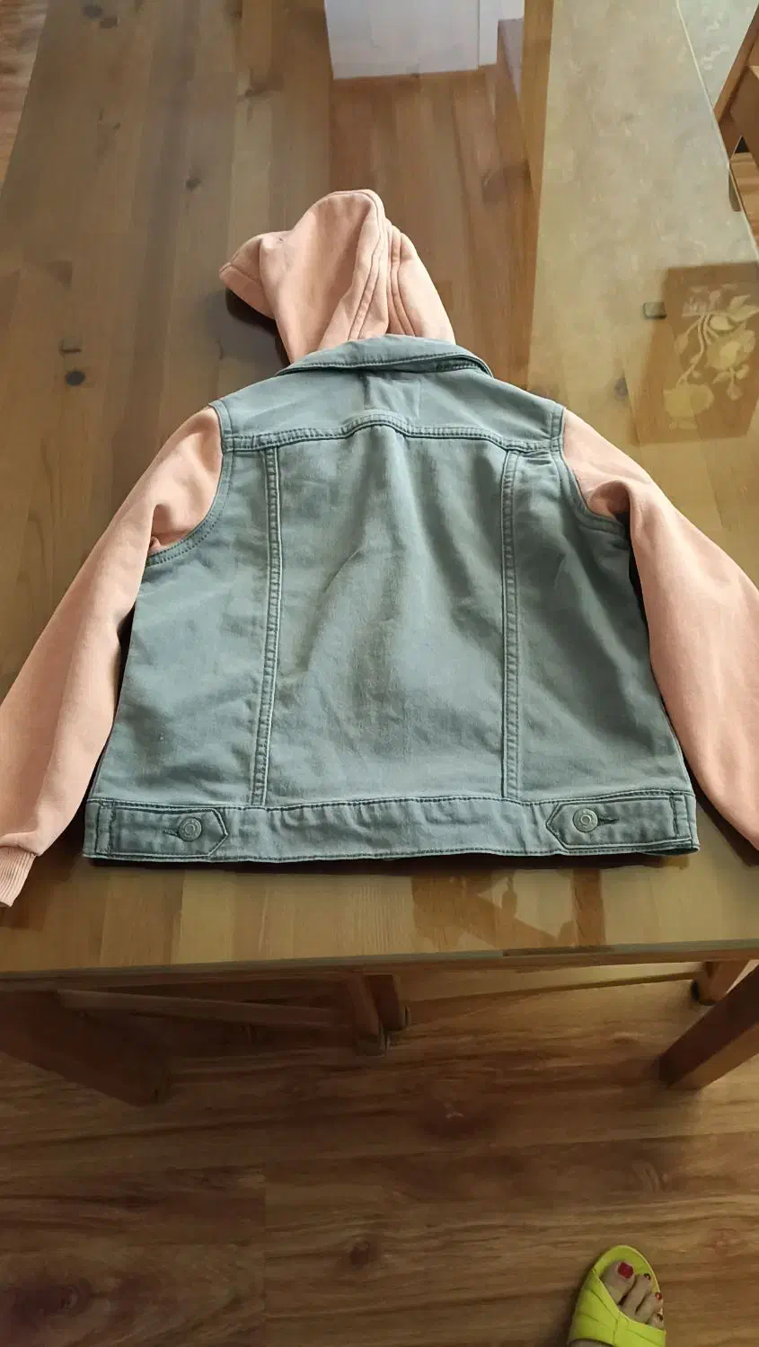 لباس بچه|کفش و لباس بچه|هشتگرد, فاز ۲ مهستان|دیوار