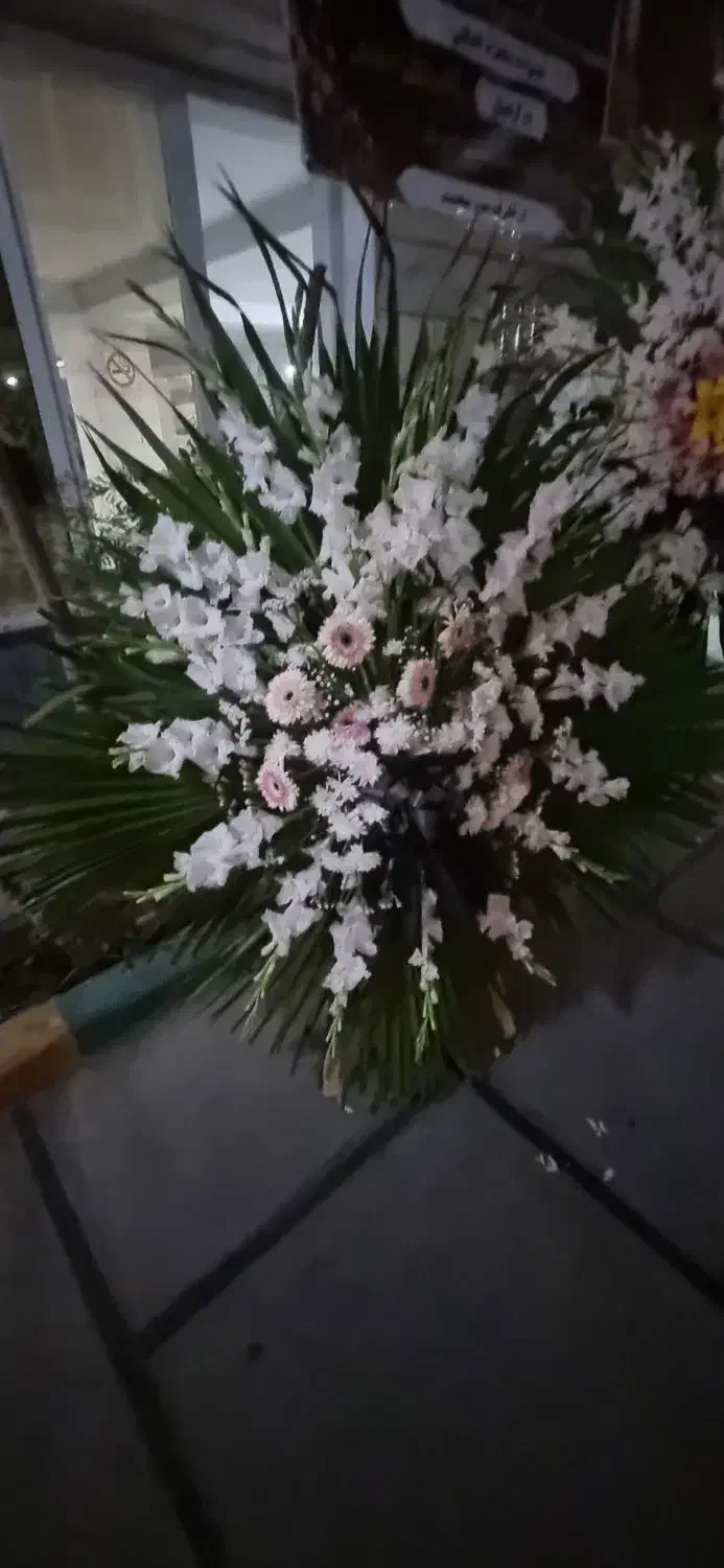 تاج گل تسلیت زیر قیمت|گل و گیاه طبیعی|فردیس, خیام غربی|دیوار