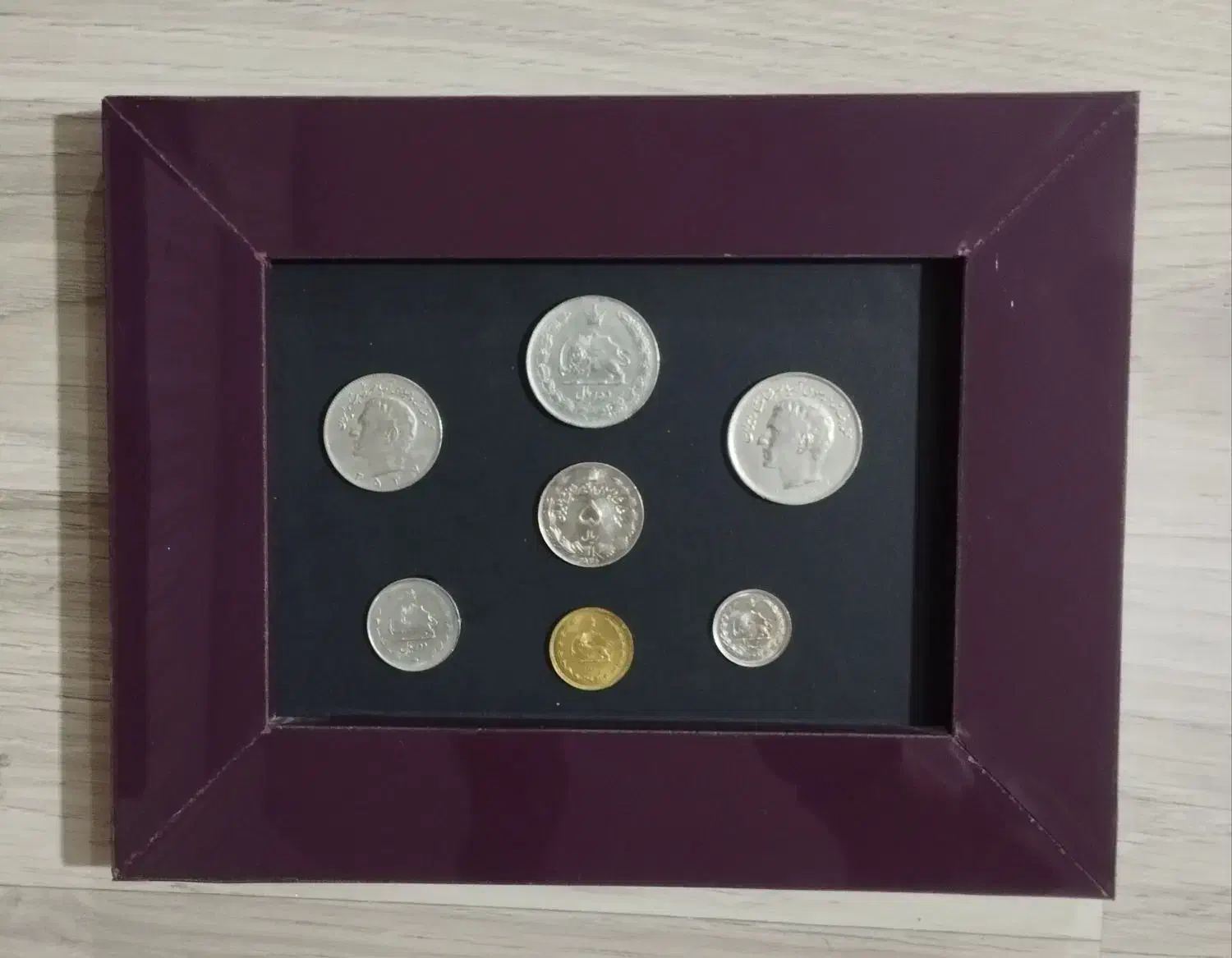 تعدادی قاب سکه شاهی|کلکسیون سکه، تمبر، اسکناس|مشهد, آزادشهر|دیوار