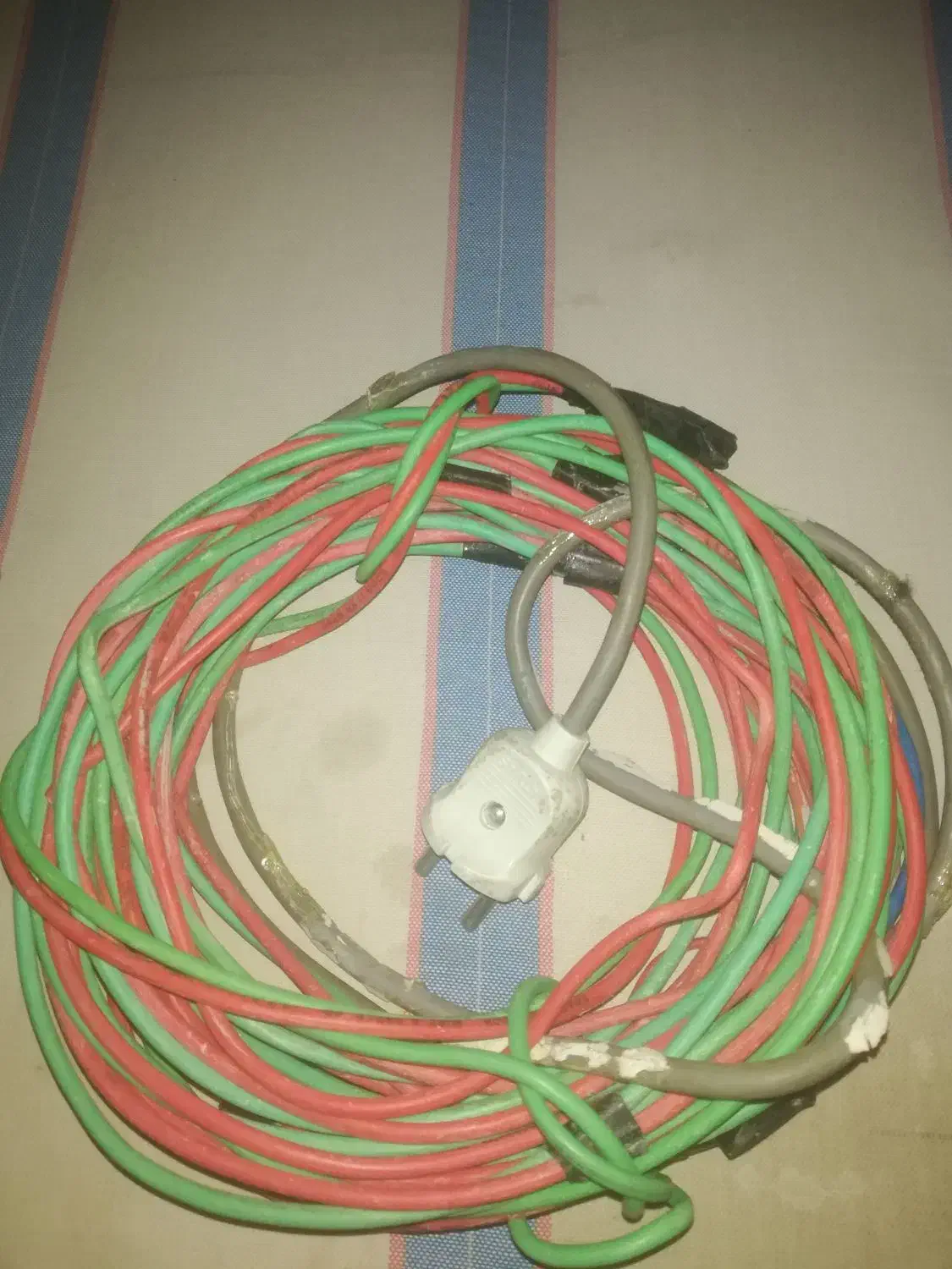 30 متر سیم برق ضخیم  150 تومان|حراج|شیراز, شیخ روزبهان|دیوار