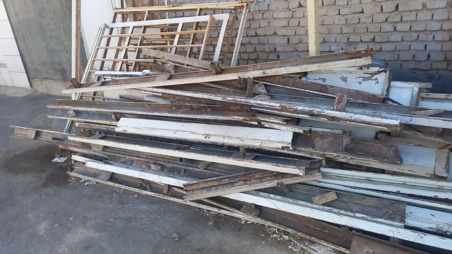 خریدار انواع ضایعات آهن چدن مس برنج المنیوم و...|خدمات پیشه و مهارت|اصفهان, جلفا|دیوار