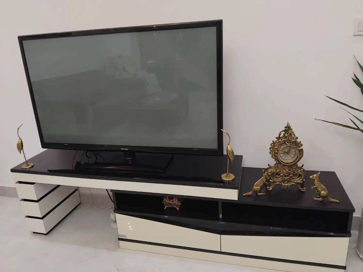 تلوزیون ۵۵ پلاسما|تلویزیون و پروژکتور|هشتگرد, شهرک ولیعصر (مصلی)|دیوار