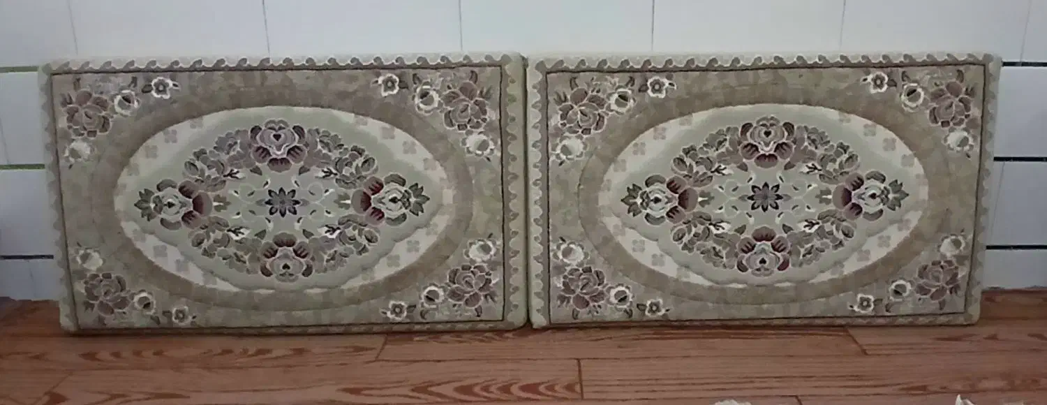 یک جفت پشتی نو و یک عدد رو فرشی|پشتی|آبیک, |دیوار