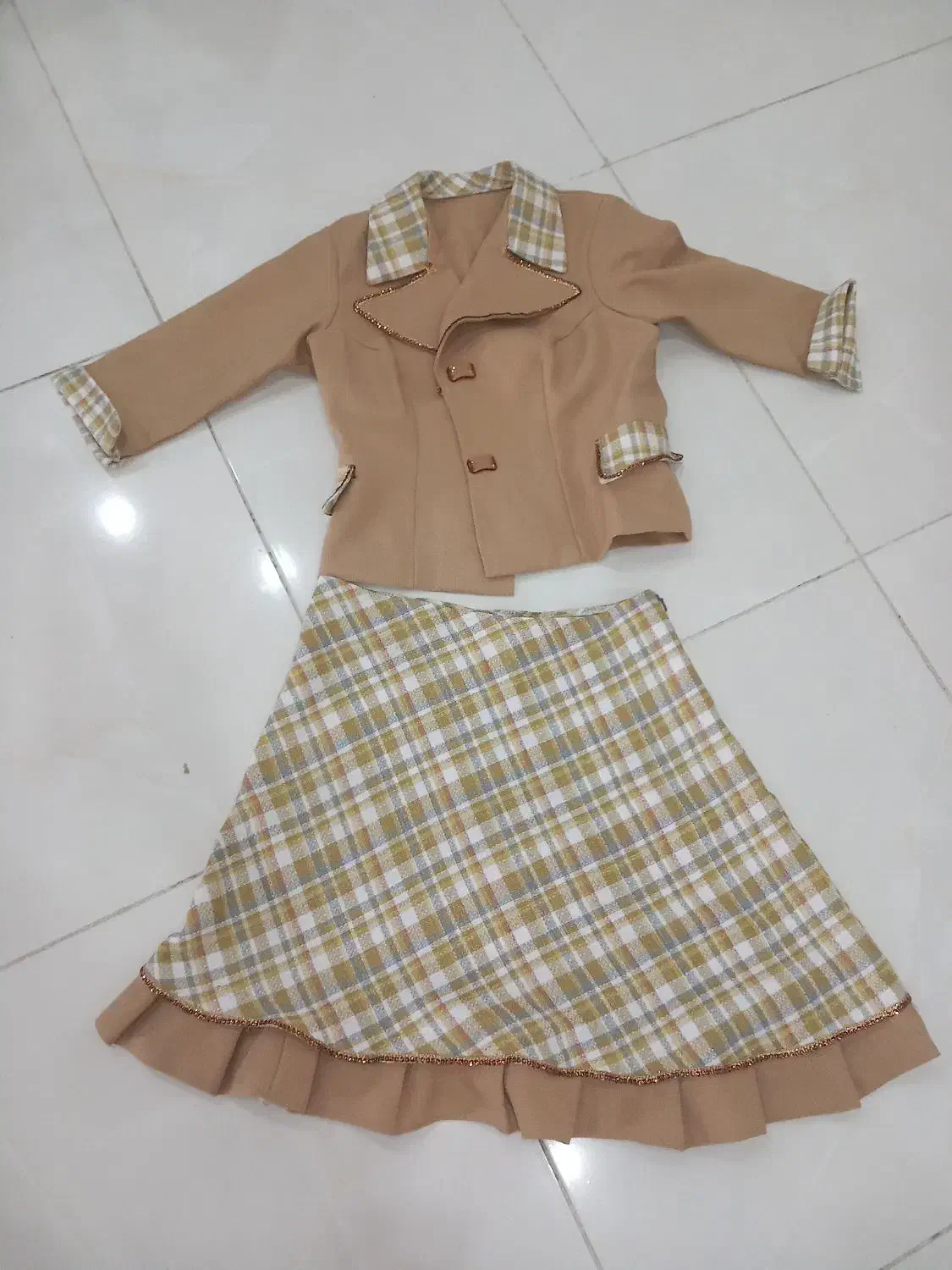 کت و دامن|لباس|گنبد کاووس, |دیوار