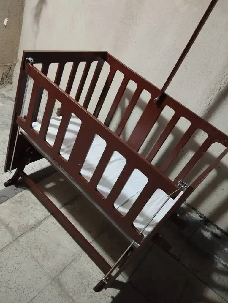 تخت کنار مادر|تخت و صندلی بچه|اسلام‌شهر, مطهری|دیوار