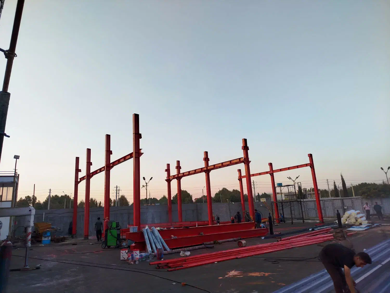 ساخت سوله وسقف شیروانی گلخانه صنعتی پل جرثقیل|خدمات پیشه و مهارت|فلاورجان, |دیوار