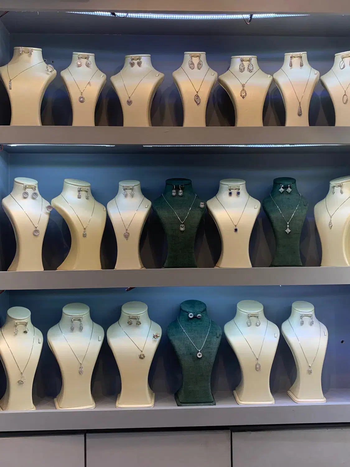 فروش نقره مناسب مغازه داری وویترین داری|جواهرات|قم, ارم|دیوار