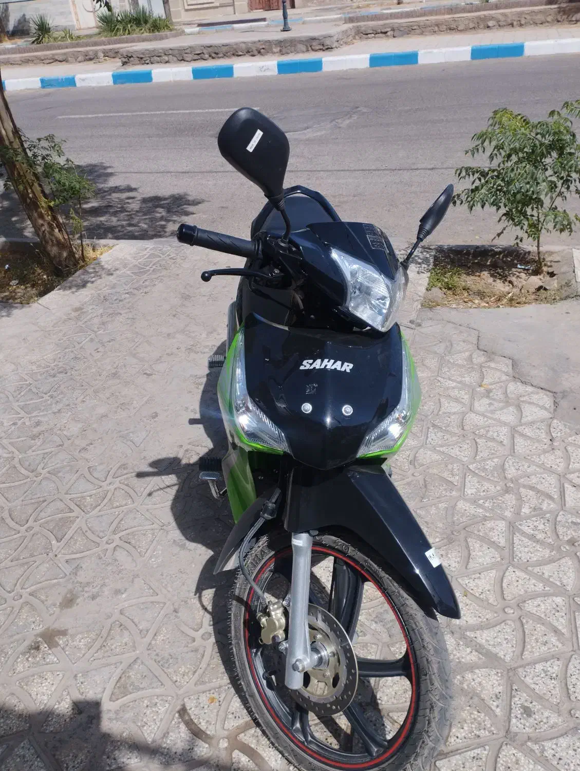 موتور لاکی|موتورسیکلت|تربتحیدریه, آغوی|دیوار