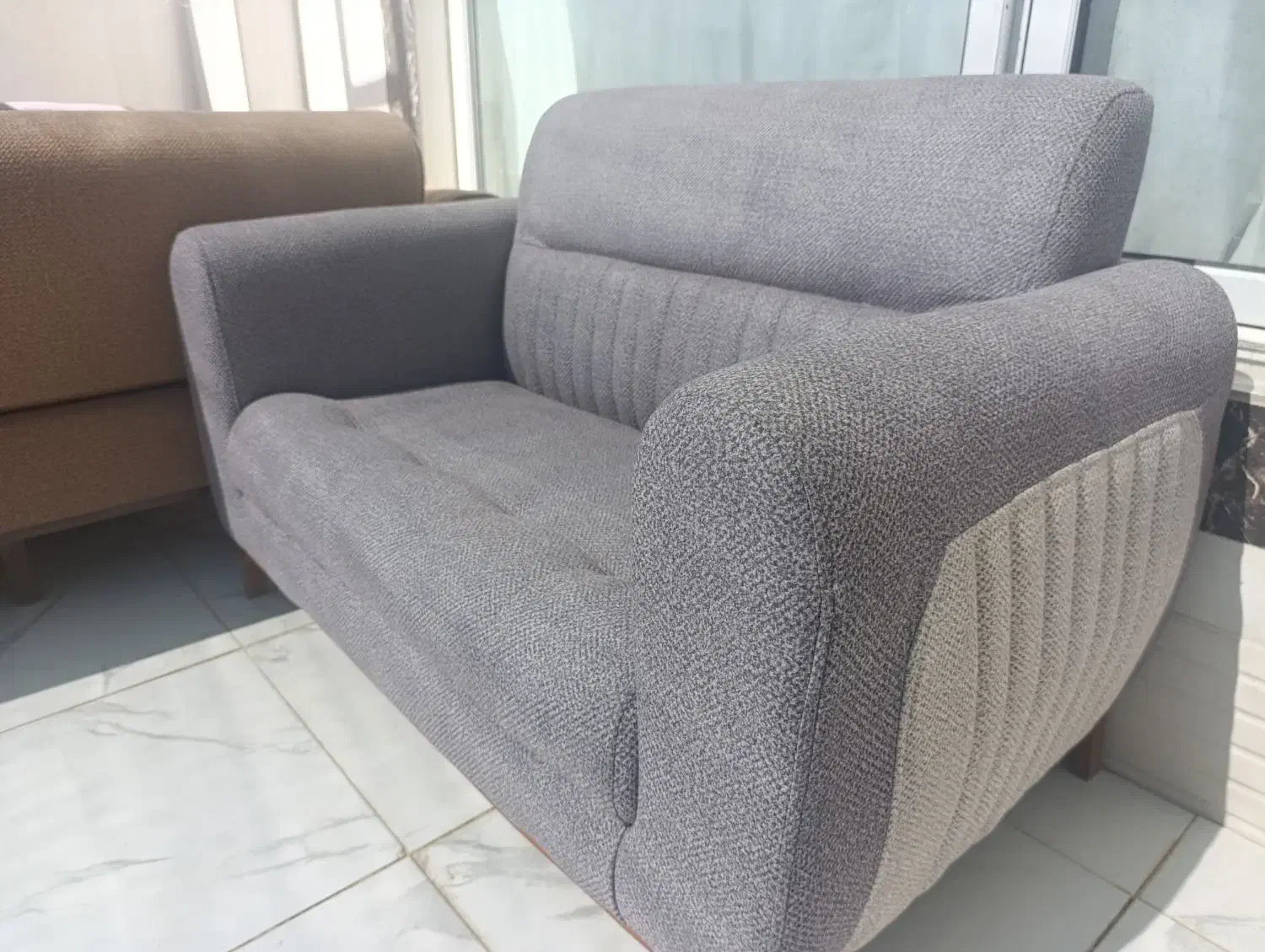 فروش فوری به دلیل تغییر شغل|مبلمان خانگی و میز عسلی|طبس, |دیوار