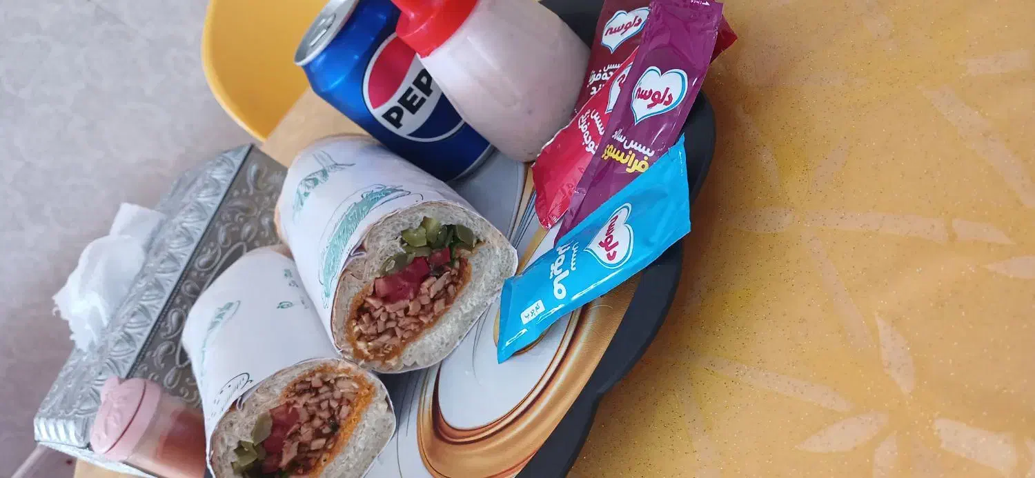 نیازمند نیروی خانم کاردرساندویچی ساندویچ وصبحانه|استخدام خدمات فروشگاه و رستوران|جیرفت, |دیوار