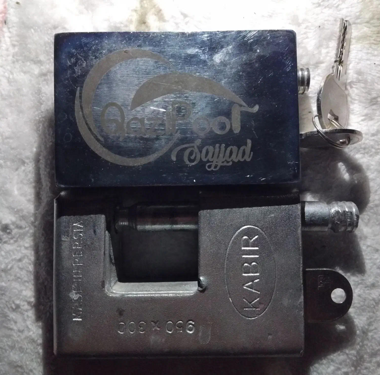 یک عدد قفل کتابی انبرقفلی سیم چین انبردست پیچ گشتی|ابزارآلات|فرخ‌شهر, |دیوار