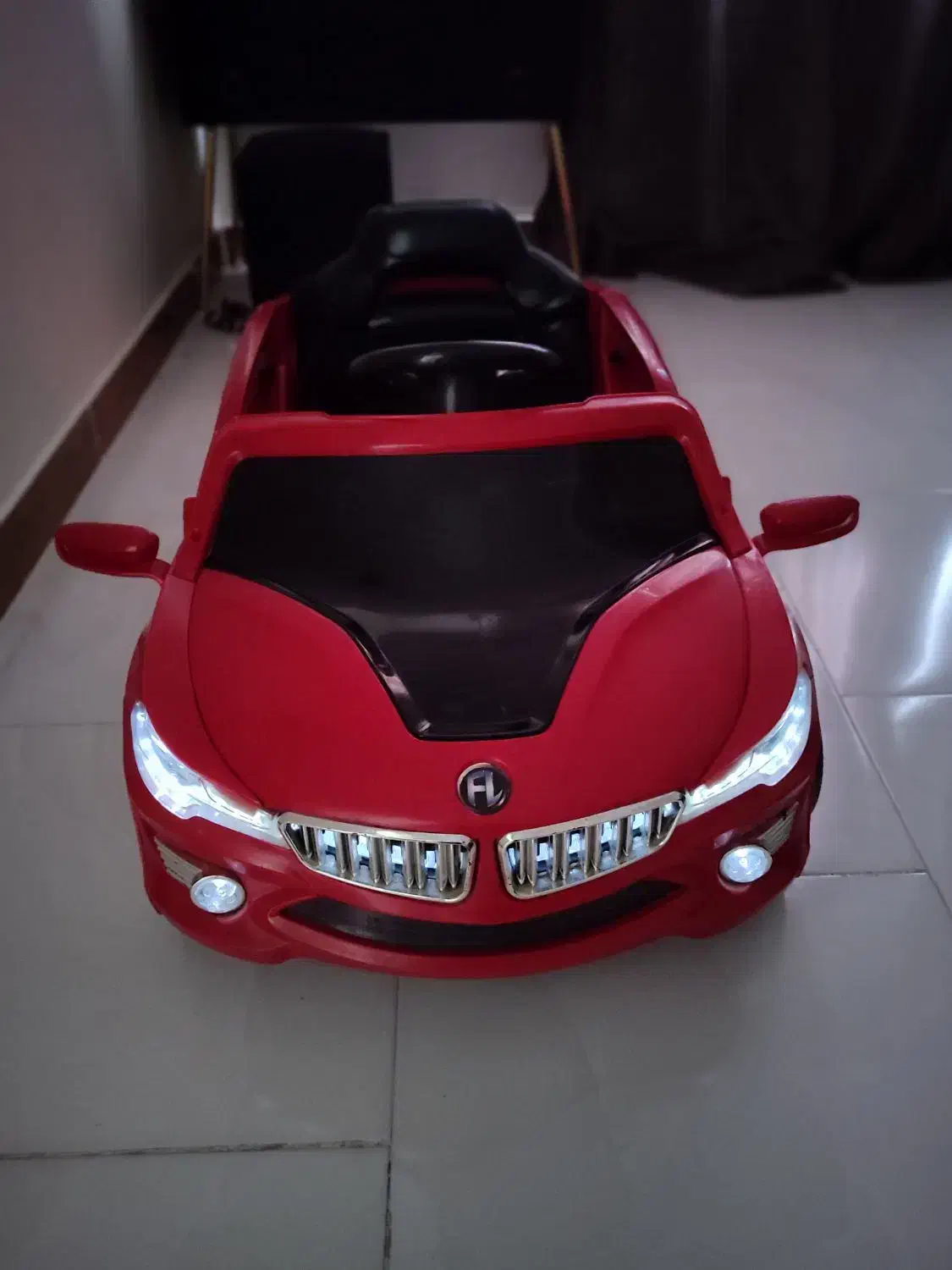 ماشین شارژی موزیکال و چراغدار|اسباب‌بازی بچه|پرند, فاز ۴|دیوار