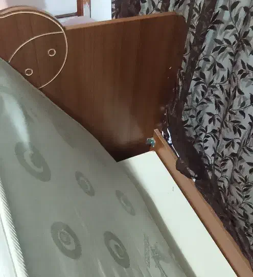 تخت کودک تخت بچگانه با (حفاظ متحرک )کفی و تشک|تخت و سرویس خواب|رشت, بوسار|دیوار