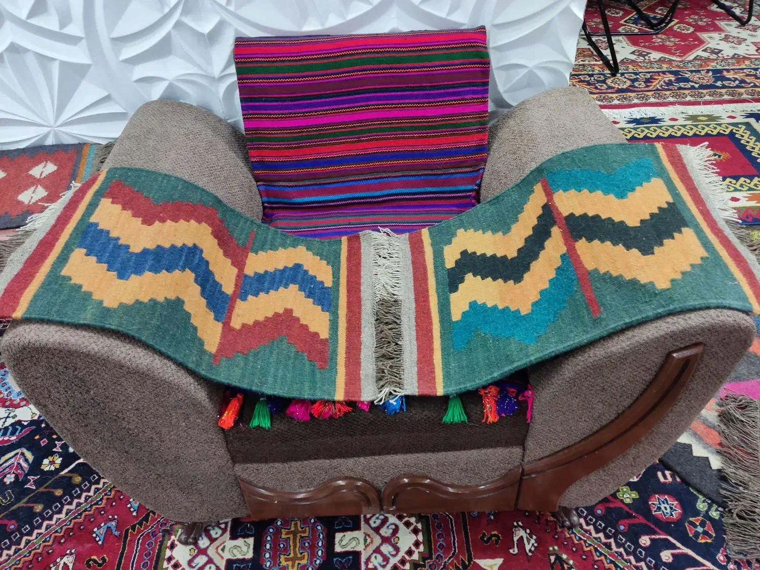 گلیم های کوسن. پشتی. گل میز ۴۰در۶۰|گلیم، جاجیم، گبه|یاسوج, |دیوار