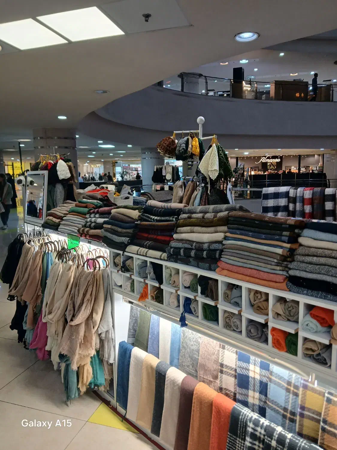 فروشنده خانم|استخدام بازاریابی و فروش|تهران, اکباتان|دیوار