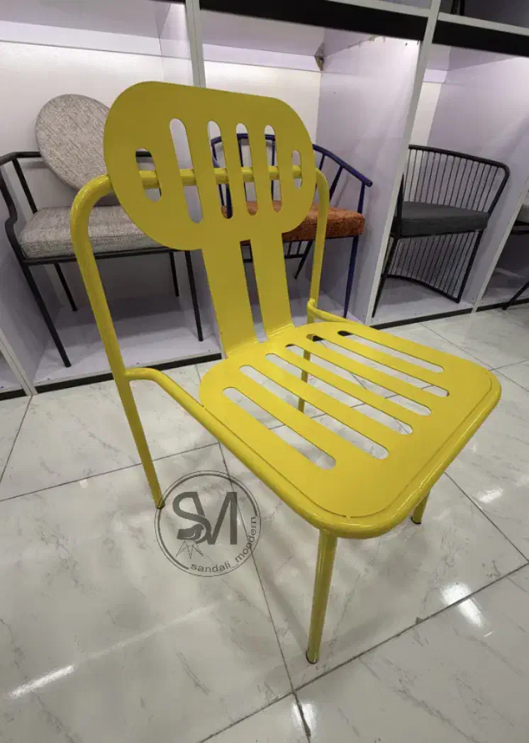 صندلی فلزی فضای باز کافه فست فود بیکن سوخاری|کافی‌شاپ و رستوران|باقرشهر, |دیوار