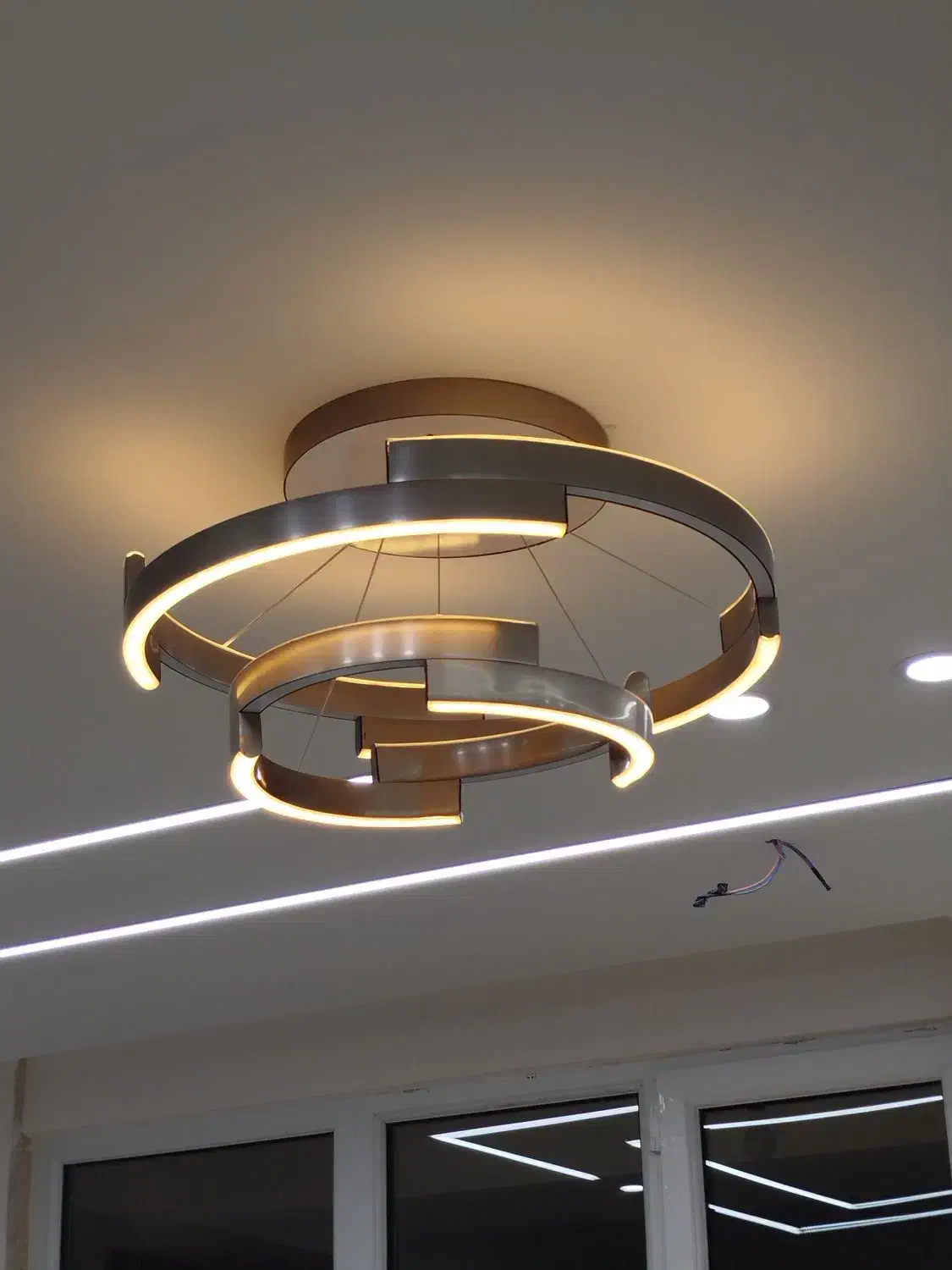 فروش لوستر مدرن لاین نوری گارانتی دار|لوستر و چراغ آویز|خرم‌آباد, |دیوار